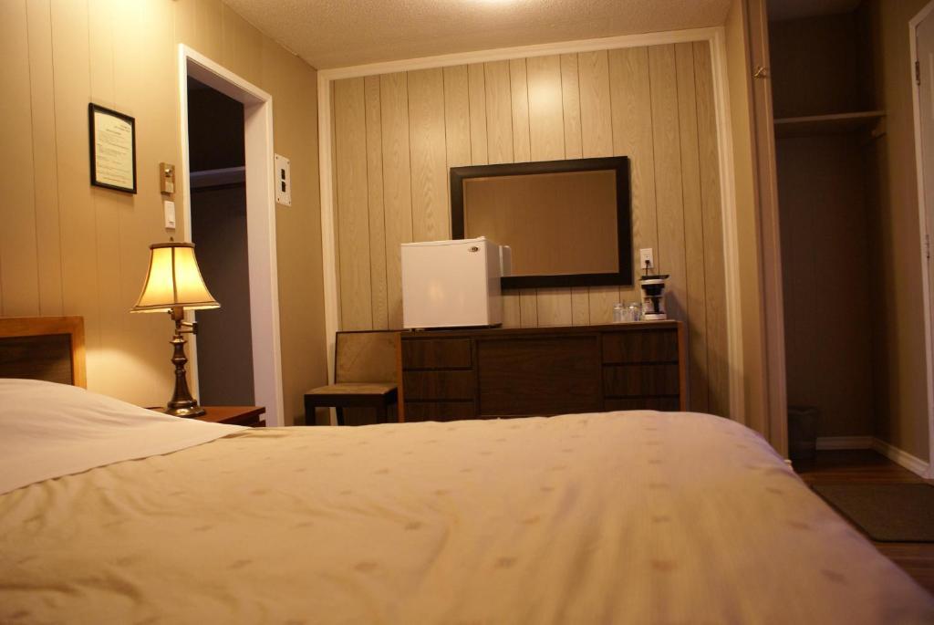 River Heights Motel Courtenay Room photo