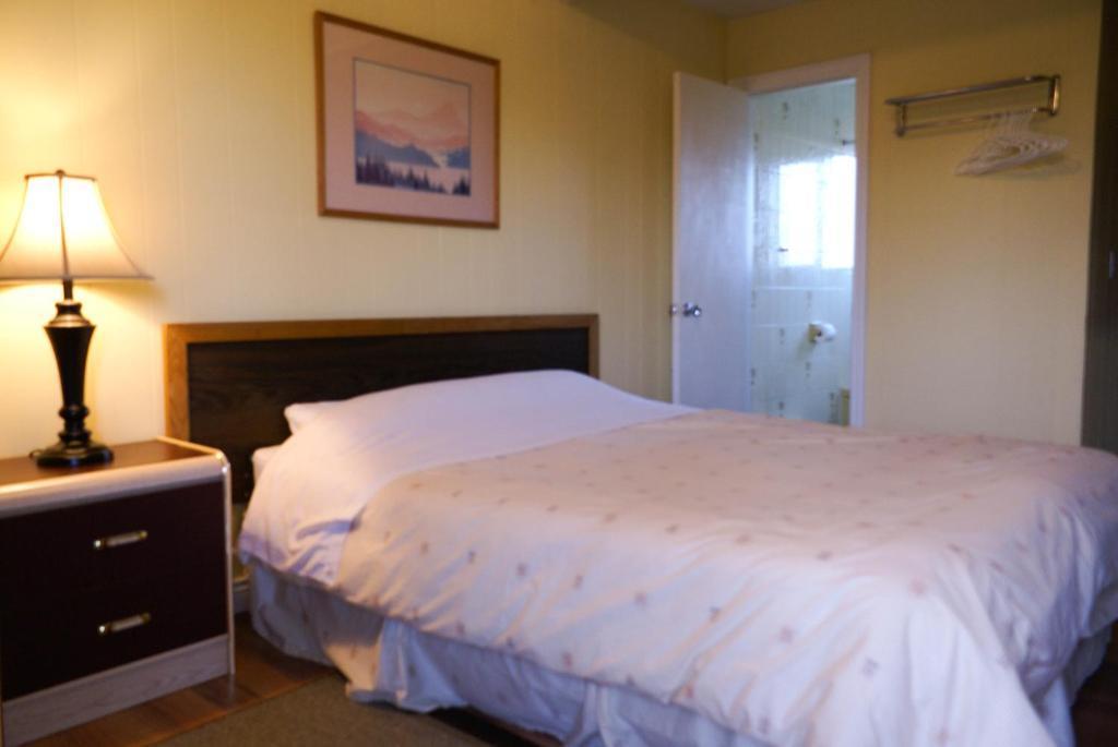 River Heights Motel Courtenay Exterior photo